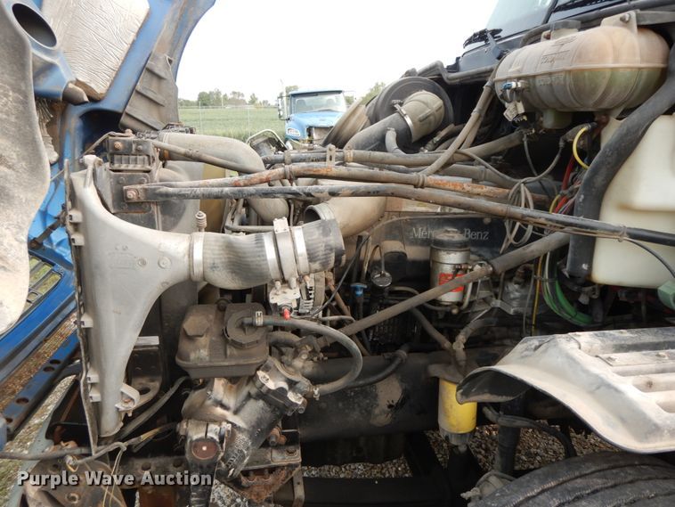 image for item HJ9663 2007 Freightliner Columbia  truck cab and chassis