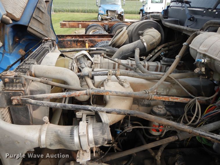 image for item HJ9663 2007 Freightliner Columbia  truck cab and chassis