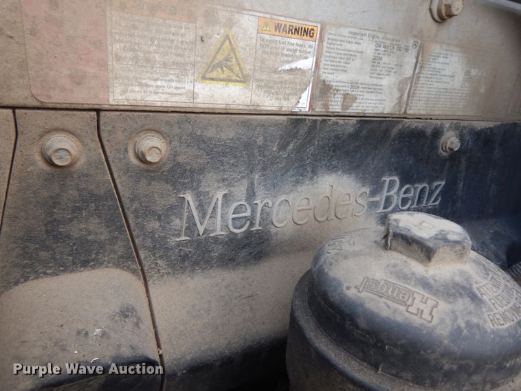 image for item HJ9663 2007 Freightliner Columbia  truck cab and chassis