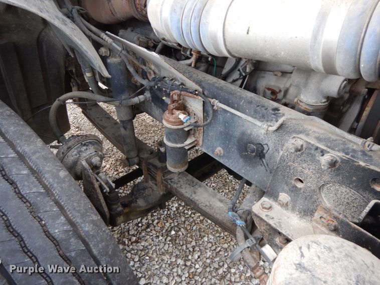 image for item HJ9663 2007 Freightliner Columbia  truck cab and chassis