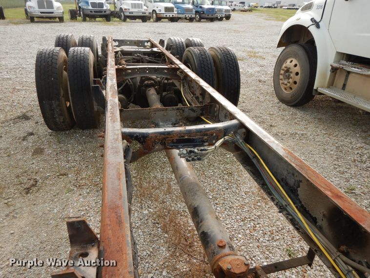 image for item HJ9663 2007 Freightliner Columbia  truck cab and chassis