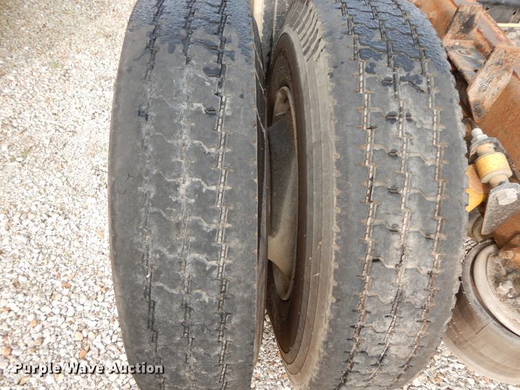 image for item HJ9663 2007 Freightliner Columbia  truck cab and chassis