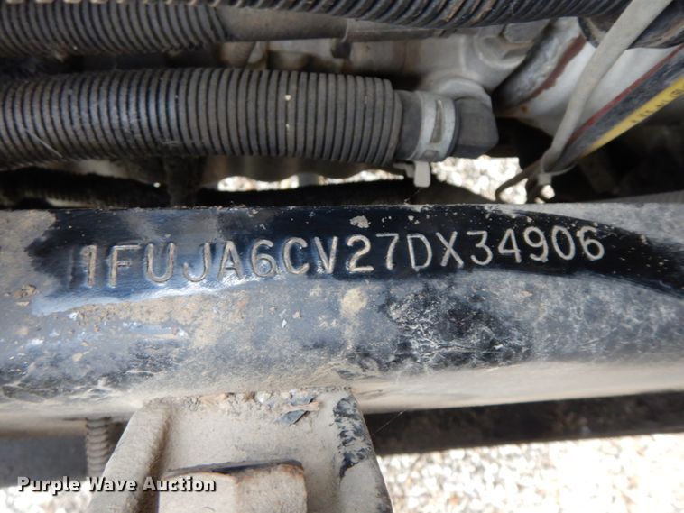 image for item HJ9663 2007 Freightliner Columbia  truck cab and chassis