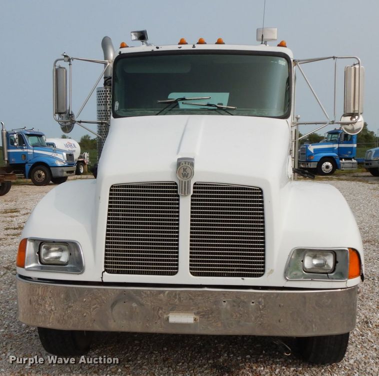 image for item HJ9664 2001 Kenworth T300  truck cab and chassis