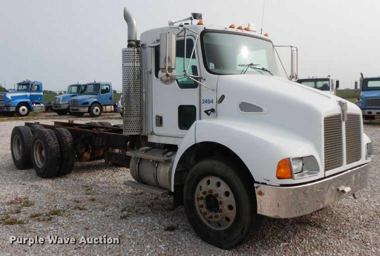 image for item HJ9664 2001 Kenworth T300  truck cab and chassis