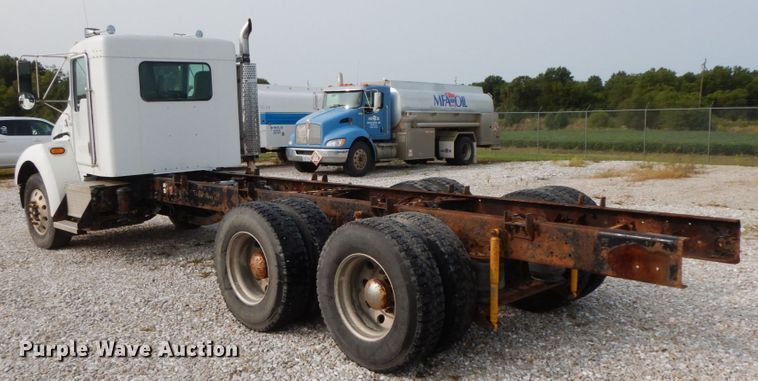 image for item HJ9664 2001 Kenworth T300  truck cab and chassis