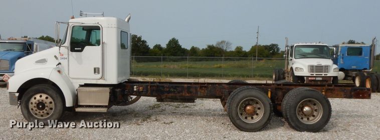 image for item HJ9664 2001 Kenworth T300  truck cab and chassis