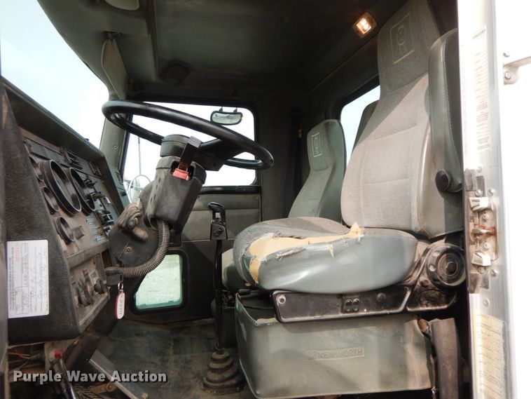 image for item HJ9664 2001 Kenworth T300  truck cab and chassis