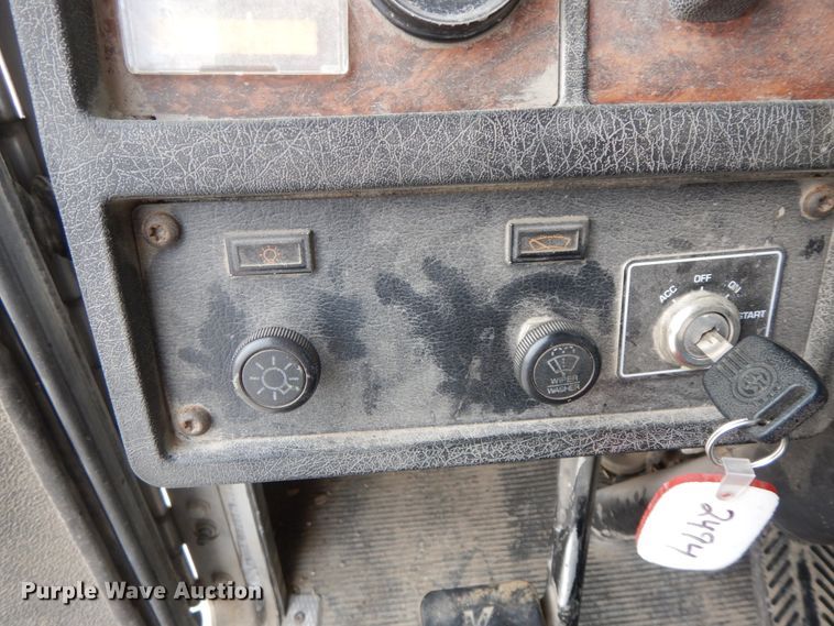 image for item HJ9664 2001 Kenworth T300  truck cab and chassis