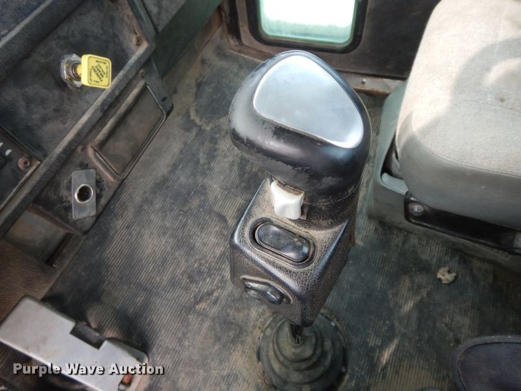 image for item HJ9664 2001 Kenworth T300  truck cab and chassis