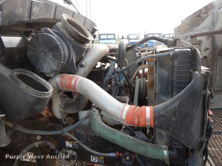 image for item HJ9664 2001 Kenworth T300  truck cab and chassis