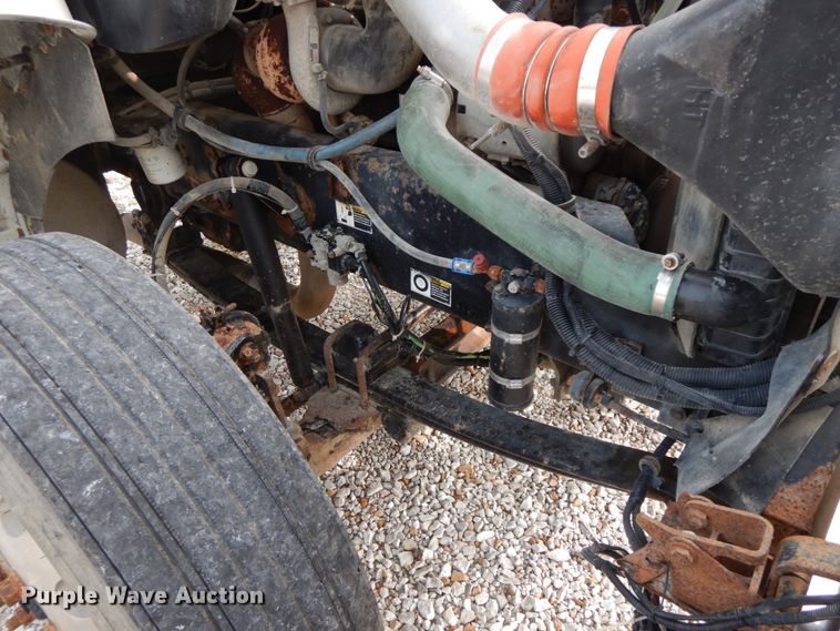 image for item HJ9664 2001 Kenworth T300  truck cab and chassis