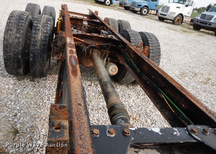 image for item HJ9664 2001 Kenworth T300  truck cab and chassis