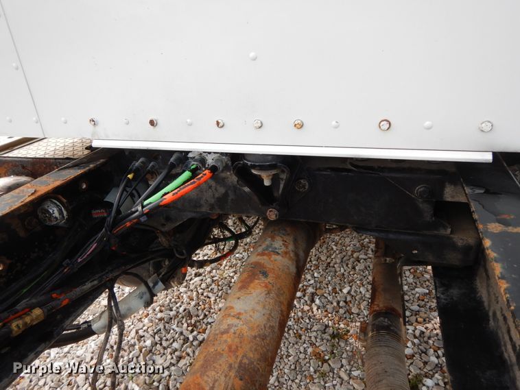 image for item HJ9664 2001 Kenworth T300  truck cab and chassis