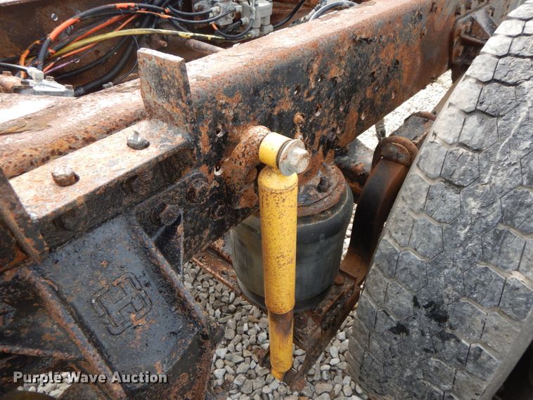 image for item HJ9664 2001 Kenworth T300  truck cab and chassis