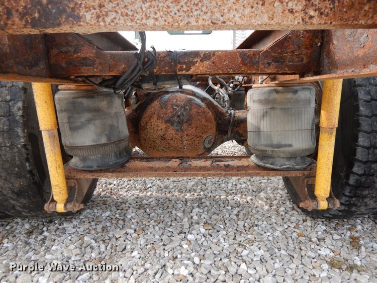 image for item HJ9664 2001 Kenworth T300  truck cab and chassis