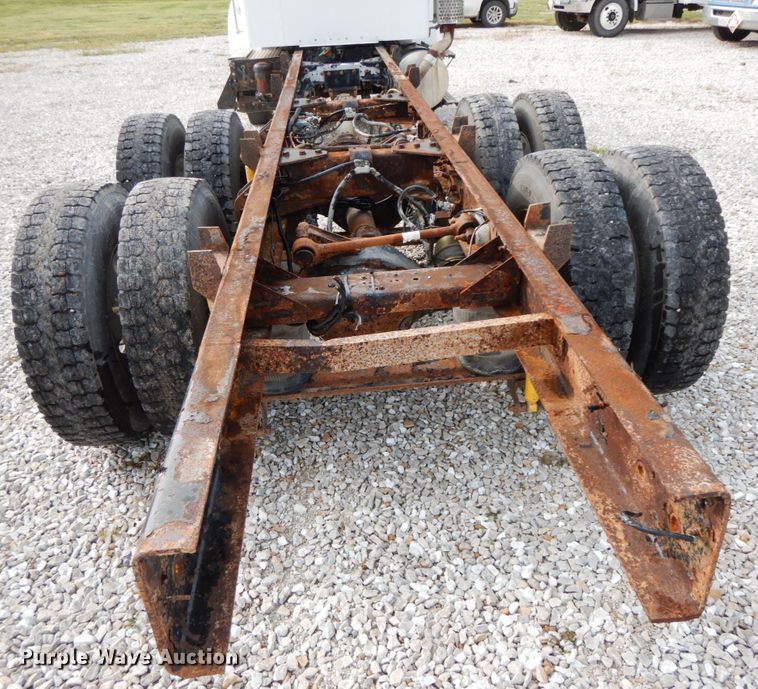 image for item HJ9664 2001 Kenworth T300  truck cab and chassis