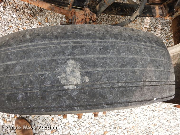 image for item HJ9664 2001 Kenworth T300  truck cab and chassis