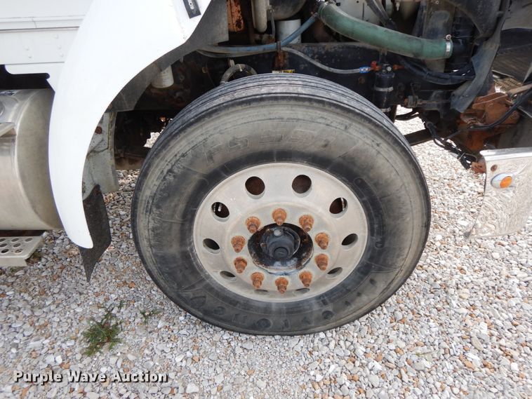 image for item HJ9664 2001 Kenworth T300  truck cab and chassis