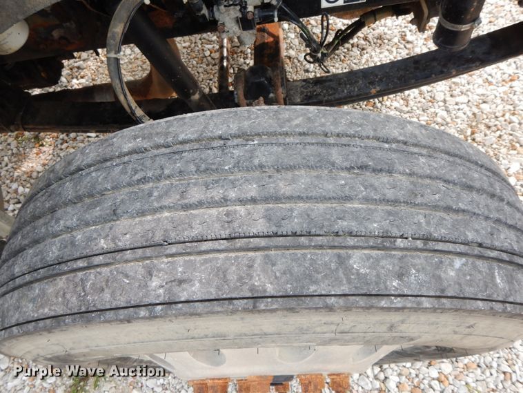 image for item HJ9664 2001 Kenworth T300  truck cab and chassis