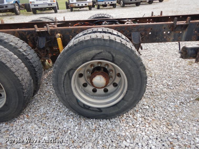 image for item HJ9664 2001 Kenworth T300  truck cab and chassis