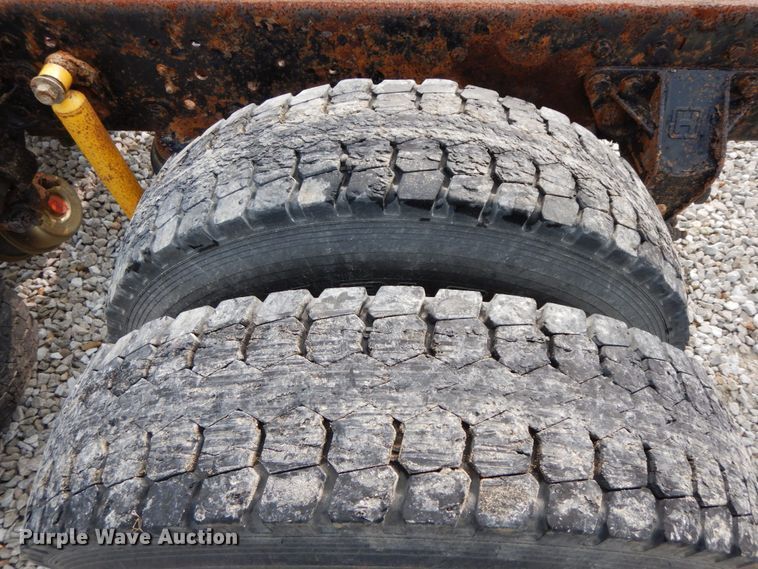 image for item HJ9664 2001 Kenworth T300  truck cab and chassis