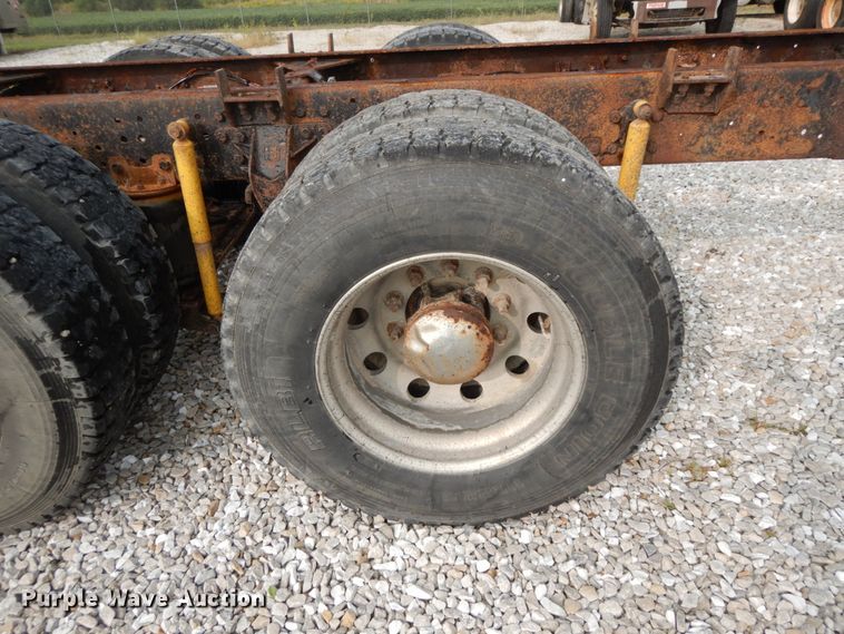 image for item HJ9664 2001 Kenworth T300  truck cab and chassis