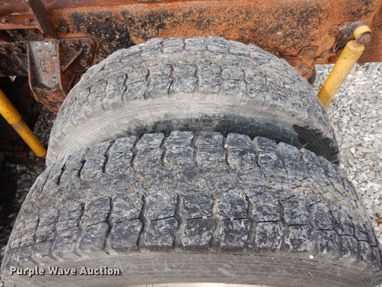 image for item HJ9664 2001 Kenworth T300  truck cab and chassis