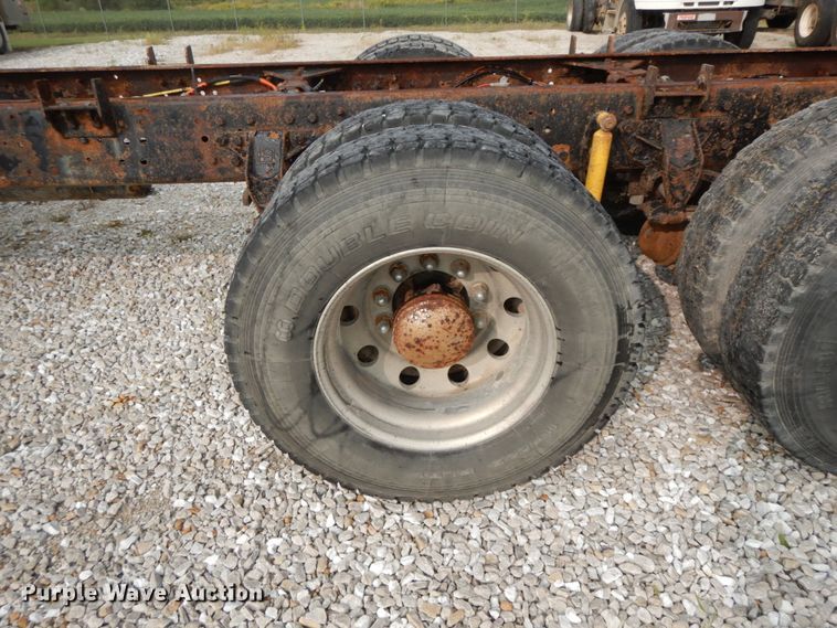 image for item HJ9664 2001 Kenworth T300  truck cab and chassis