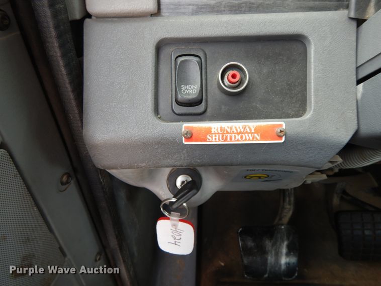 image for item HJ9665 2006 Freightliner Columbia  truck cab and chassis