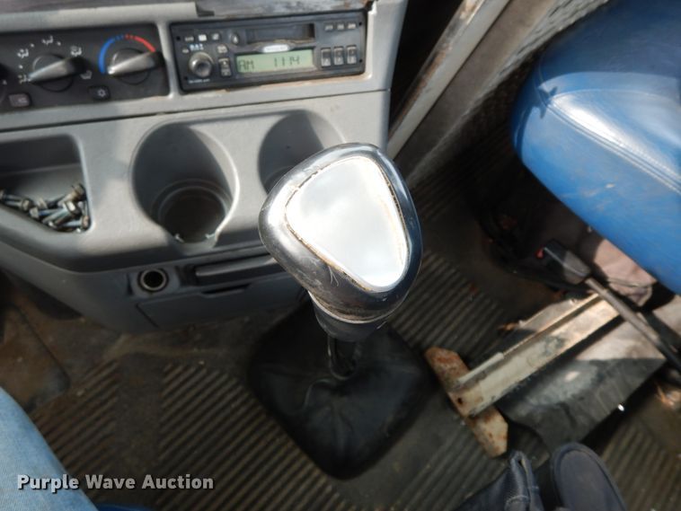 image for item HJ9665 2006 Freightliner Columbia  truck cab and chassis