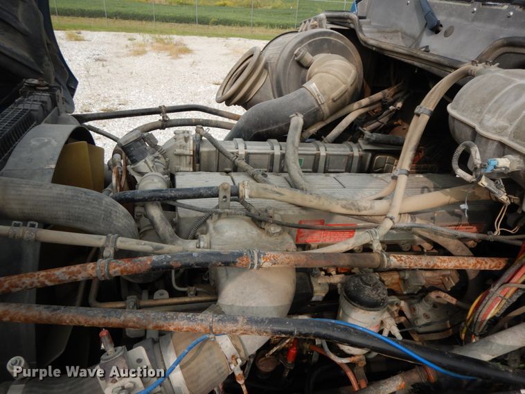 image for item HJ9665 2006 Freightliner Columbia  truck cab and chassis