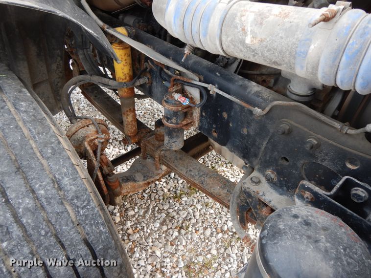 image for item HJ9665 2006 Freightliner Columbia  truck cab and chassis