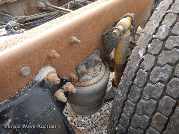 image for item HJ9665 2006 Freightliner Columbia  truck cab and chassis