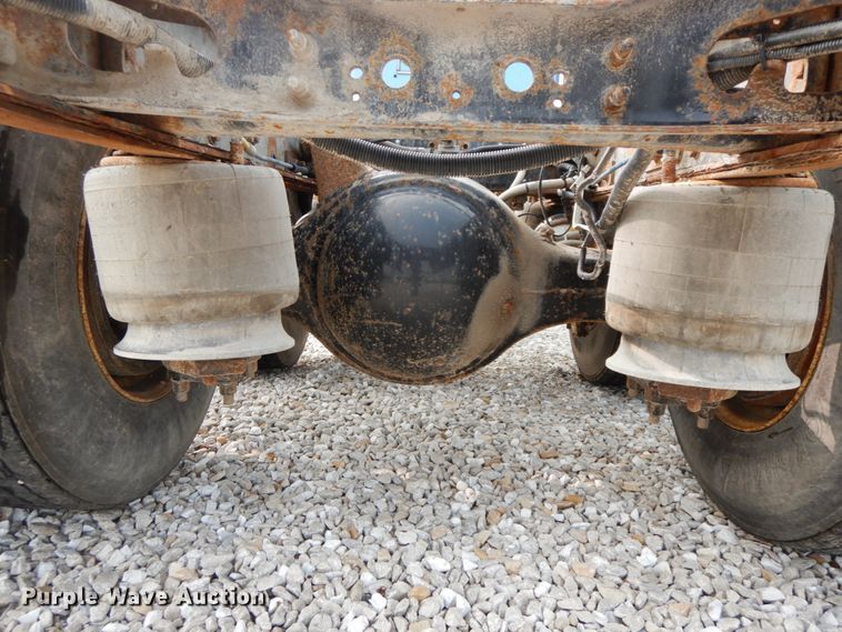 image for item HJ9665 2006 Freightliner Columbia  truck cab and chassis