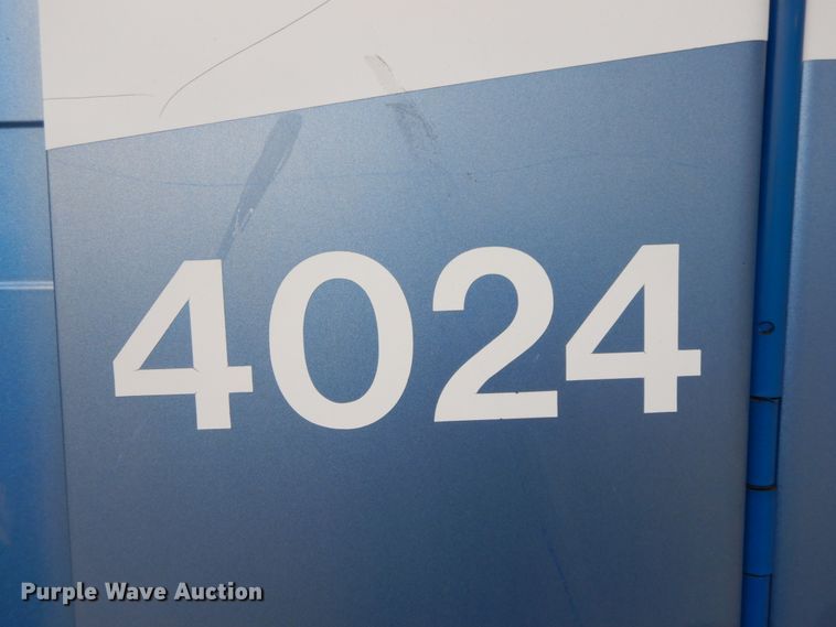 image for item HJ9665 2006 Freightliner Columbia  truck cab and chassis