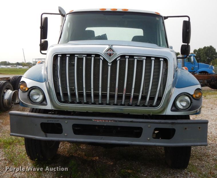 image for item HJ9666 2010 International WorkStar 7300  truck cab and chassis