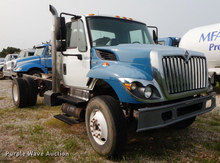 image for item HJ9666 2010 International WorkStar 7300  truck cab and chassis