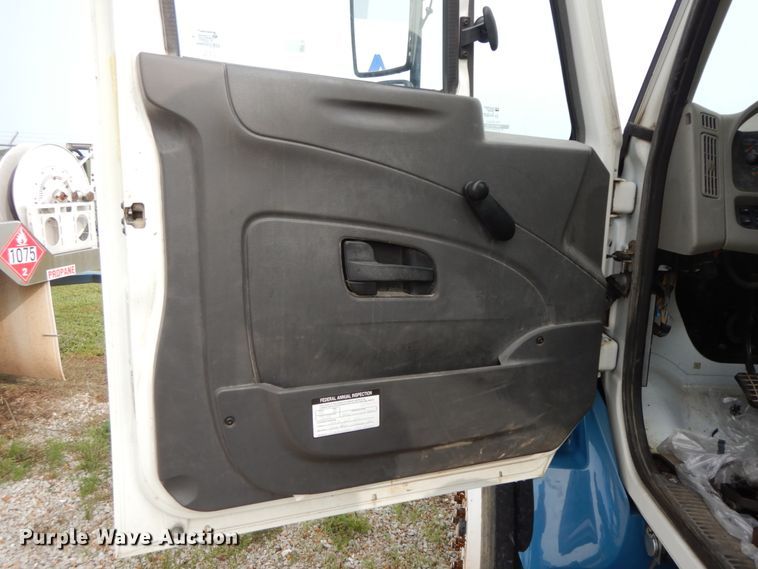 image for item HJ9666 2010 International WorkStar 7300  truck cab and chassis