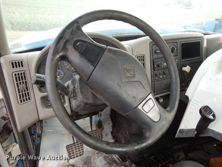 image for item HJ9666 2010 International WorkStar 7300  truck cab and chassis