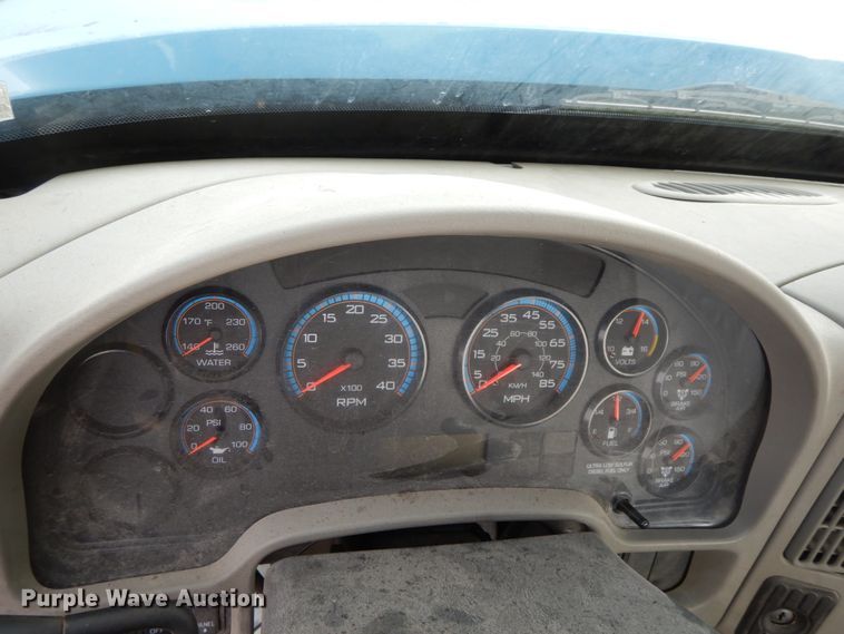 image for item HJ9666 2010 International WorkStar 7300  truck cab and chassis