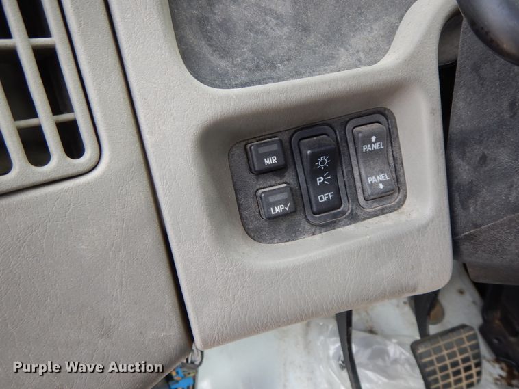 image for item HJ9666 2010 International WorkStar 7300  truck cab and chassis