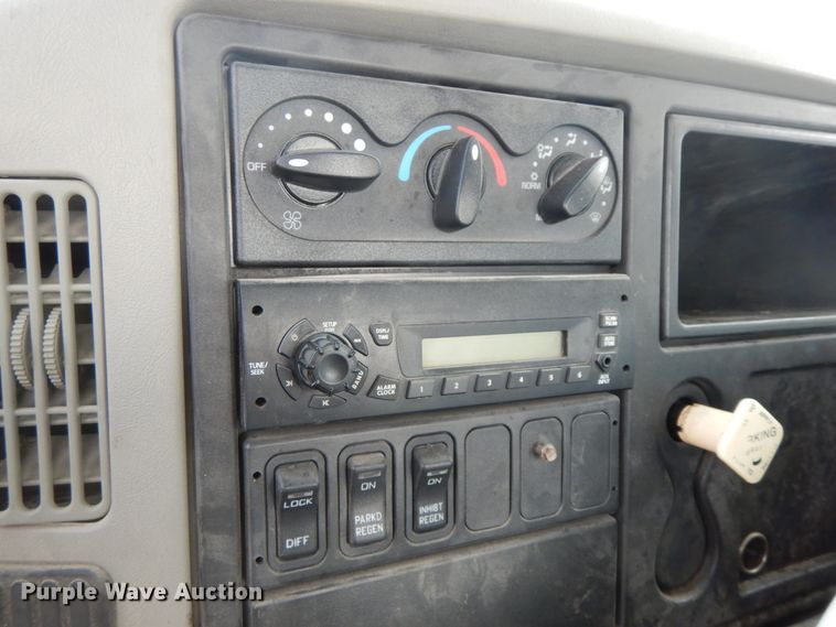 image for item HJ9666 2010 International WorkStar 7300  truck cab and chassis