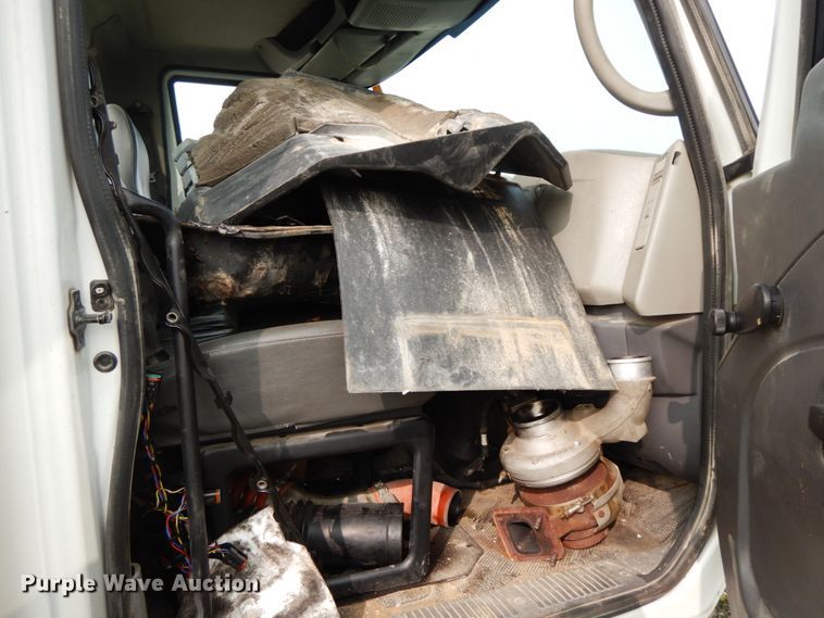 image for item HJ9666 2010 International WorkStar 7300  truck cab and chassis