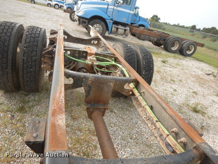 image for item HJ9666 2010 International WorkStar 7300  truck cab and chassis