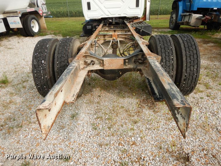 image for item HJ9666 2010 International WorkStar 7300  truck cab and chassis