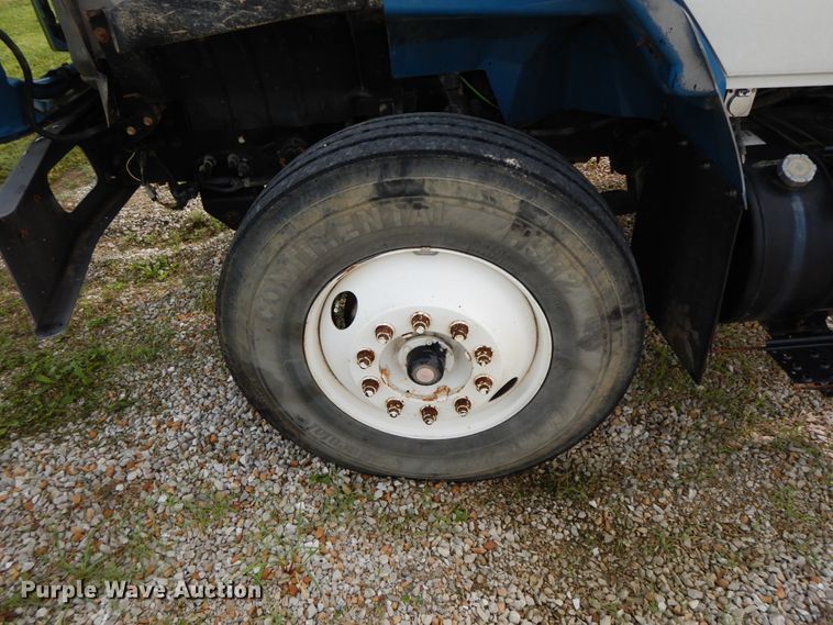 image for item HJ9666 2010 International WorkStar 7300  truck cab and chassis