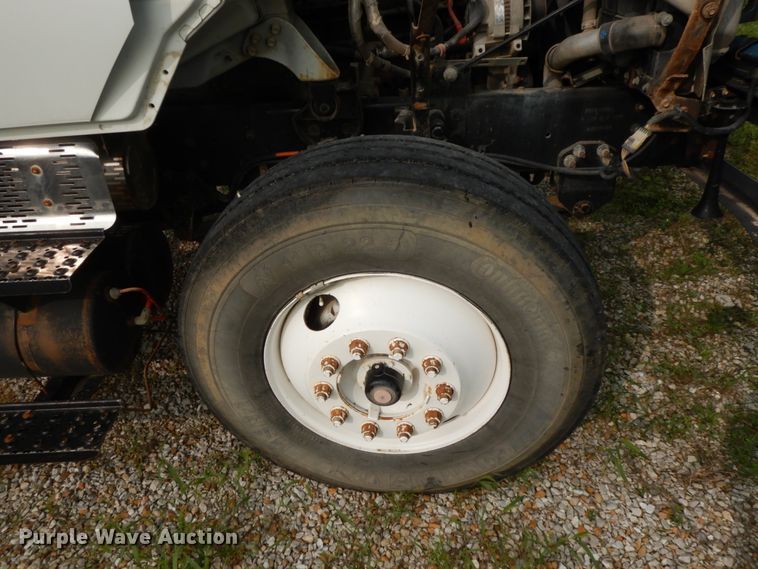 image for item HJ9666 2010 International WorkStar 7300  truck cab and chassis