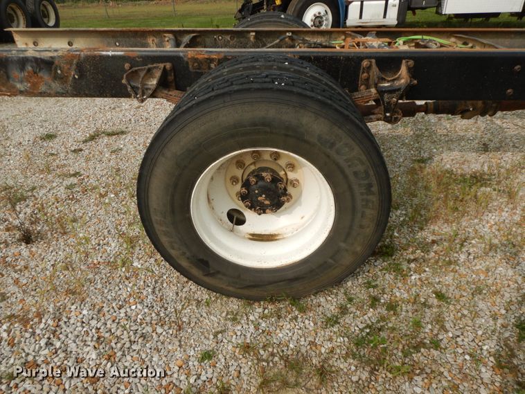 image for item HJ9666 2010 International WorkStar 7300  truck cab and chassis