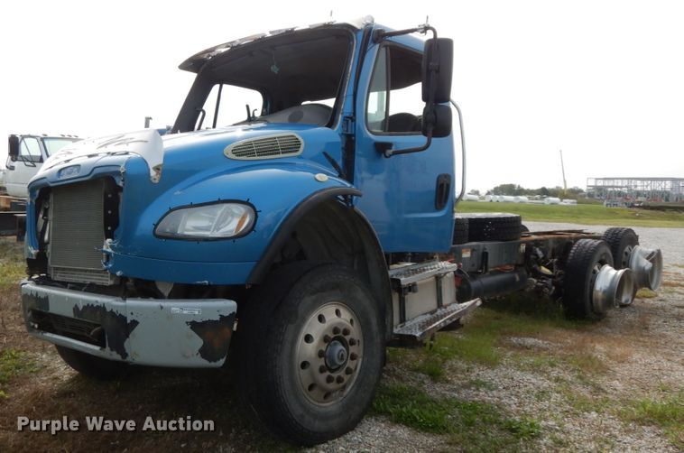 image for item HJ9667 2009 Freightliner Business Class M2  truck cab and chassis